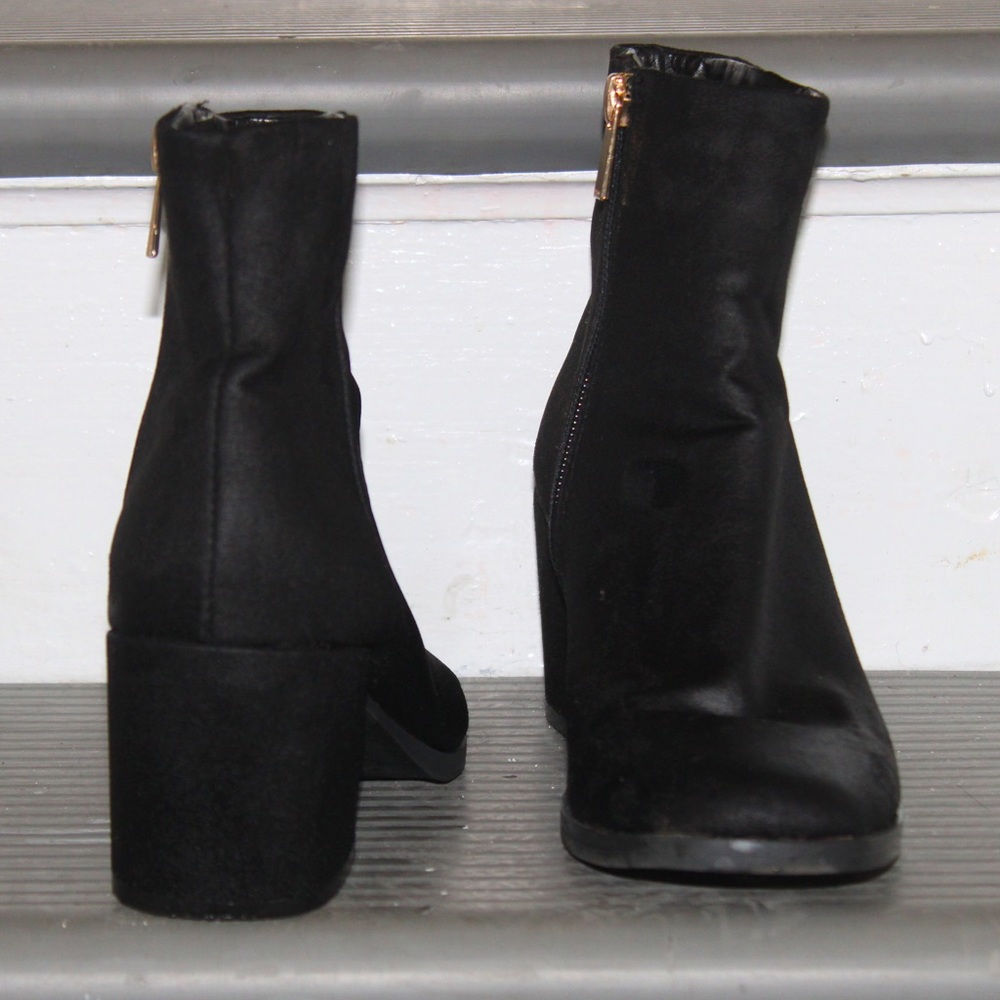 Black winter heeled boots size 7 suede